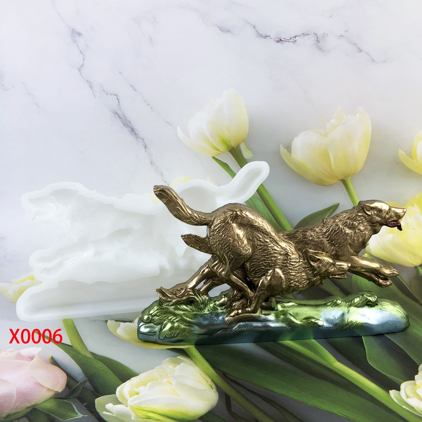 X0006 Two Running Wolves Desktop Decoration Crystal Resin Mold, DIY Ornament Silicone Mold