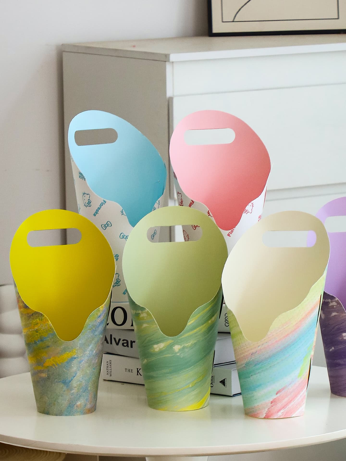 Star Language [New Product for Teachers' Day] Oil Painting Portable Box Round Flower Gift Box Flower Box Ice Cream Flower Arrangement Box DIY