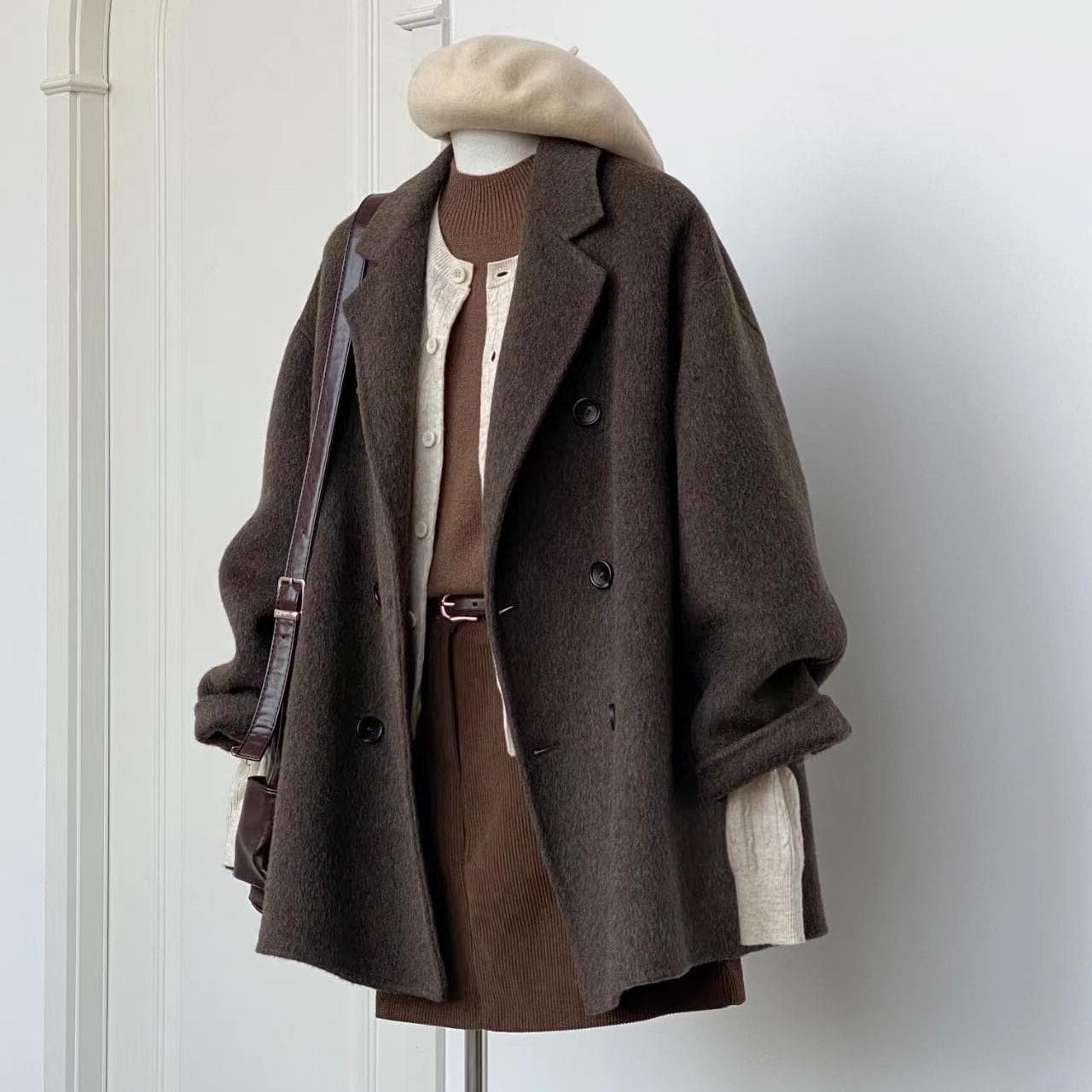 Women's short woolen coat, new autumn and winter style, Korean style, perfect for petite women.