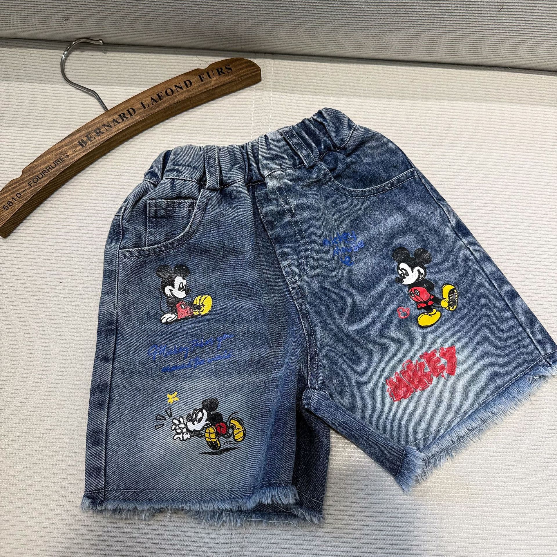 2026 Summer Kids Denim Shorts Boys Letter Cartoon Mid-Length Baby Frayed Five-Point Shorts Girls Thin Style