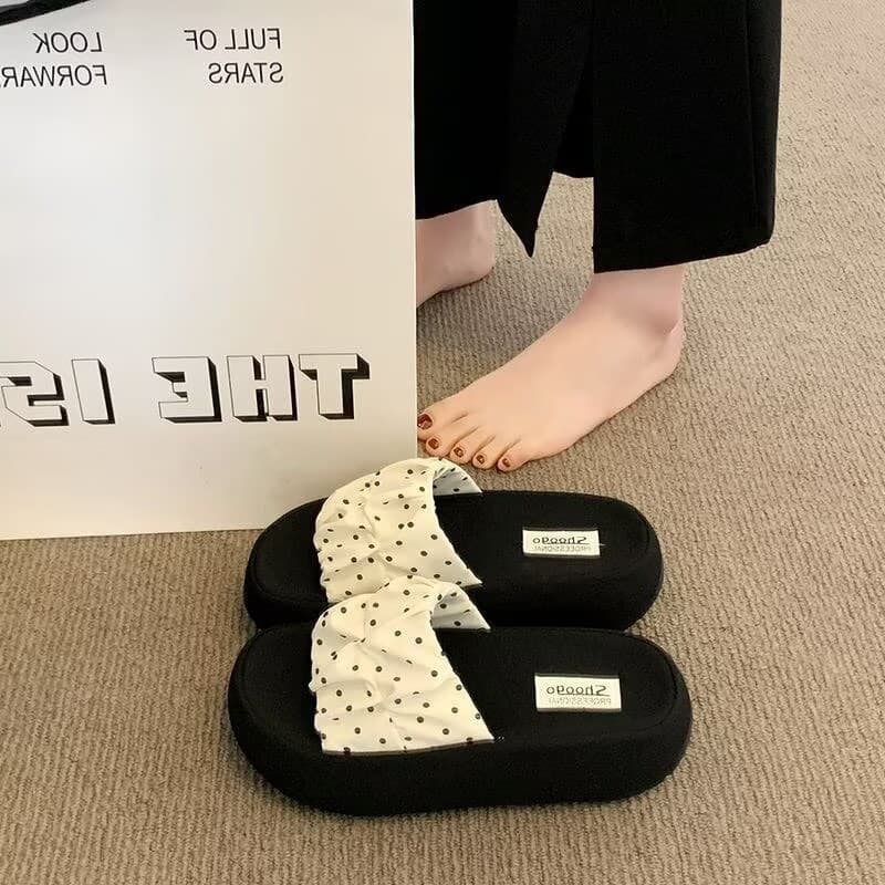 Vintage French Thick Sole Flip Flops for Women 2026 New Summer Outdoor Anti-Slip Stylish Sandals for Dresses
