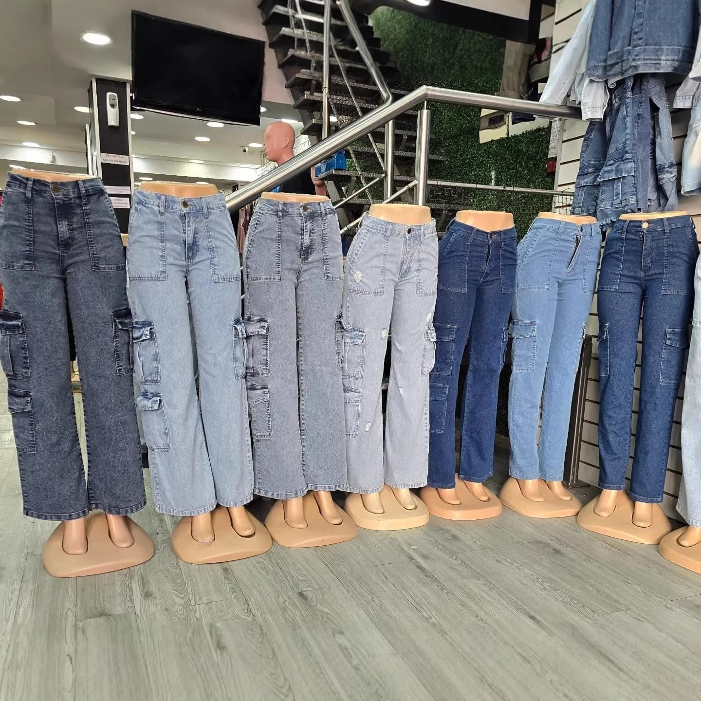 Cargo Jeans Women's Loose Fit Multi-Pocket Trousers Stock Wholesale Ladies Jeans