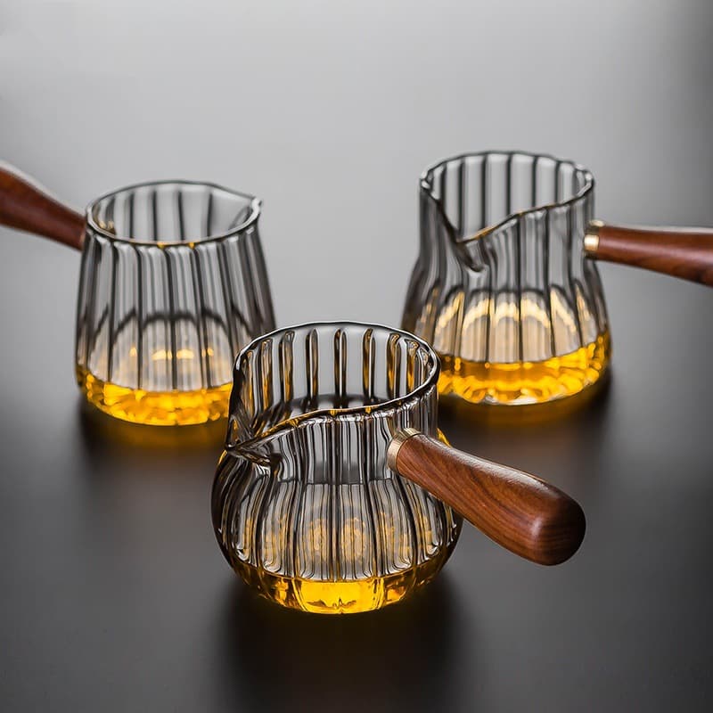 Side Handle Petal Fairness Cup Tea Divider, Thickened Heat-Resistant Transparent Tea Sea for Home Hospitality Kung Fu Tea Set