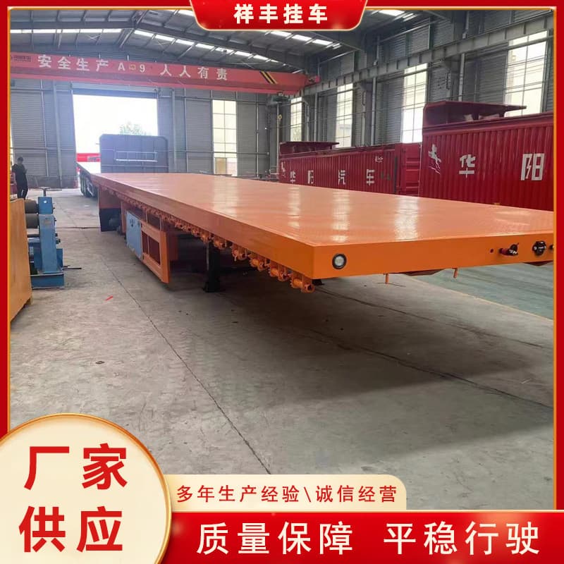 13-meter hydraulic ladder-type semi-trailer for transporting excavators; low-bed semi-trailer for transporting construction machinery.