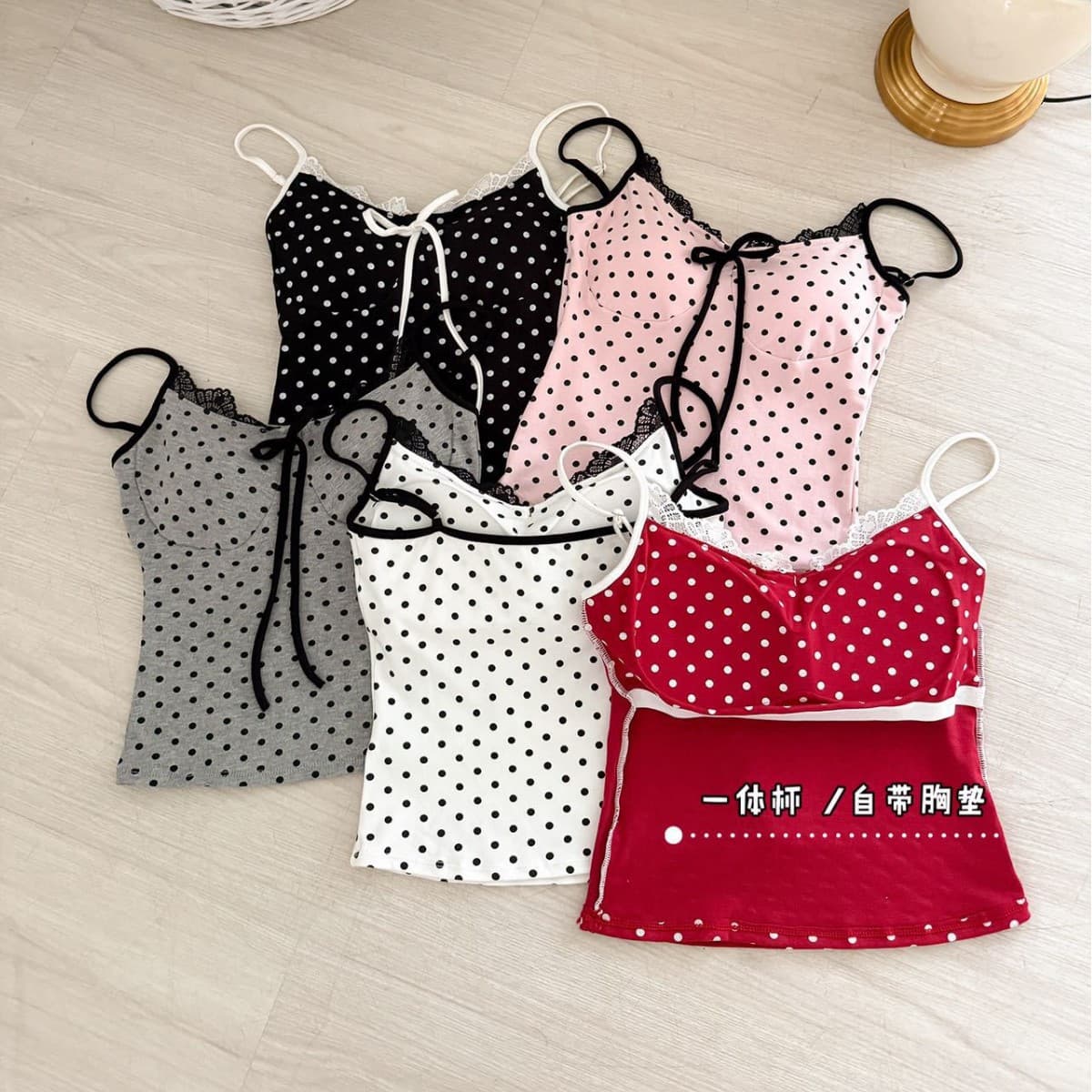 Summer red polka dot camisole top with bow and lace, V-neck, slim fit, sexy style, can be worn alone or as an inner layer.