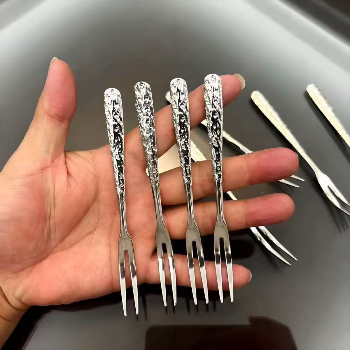 Stainless steel hammer pattern creative fruit fork, dessert fork, light luxury and high-looking party cake fork, dessert fork