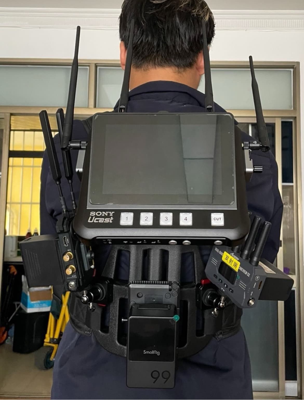 Mobile Live Streaming Backpack Mobile Live Streaming Magic Can Hold V-Mount Batteries and Other Streaming Equipment Aggregate Image Transmission Q8 R8
