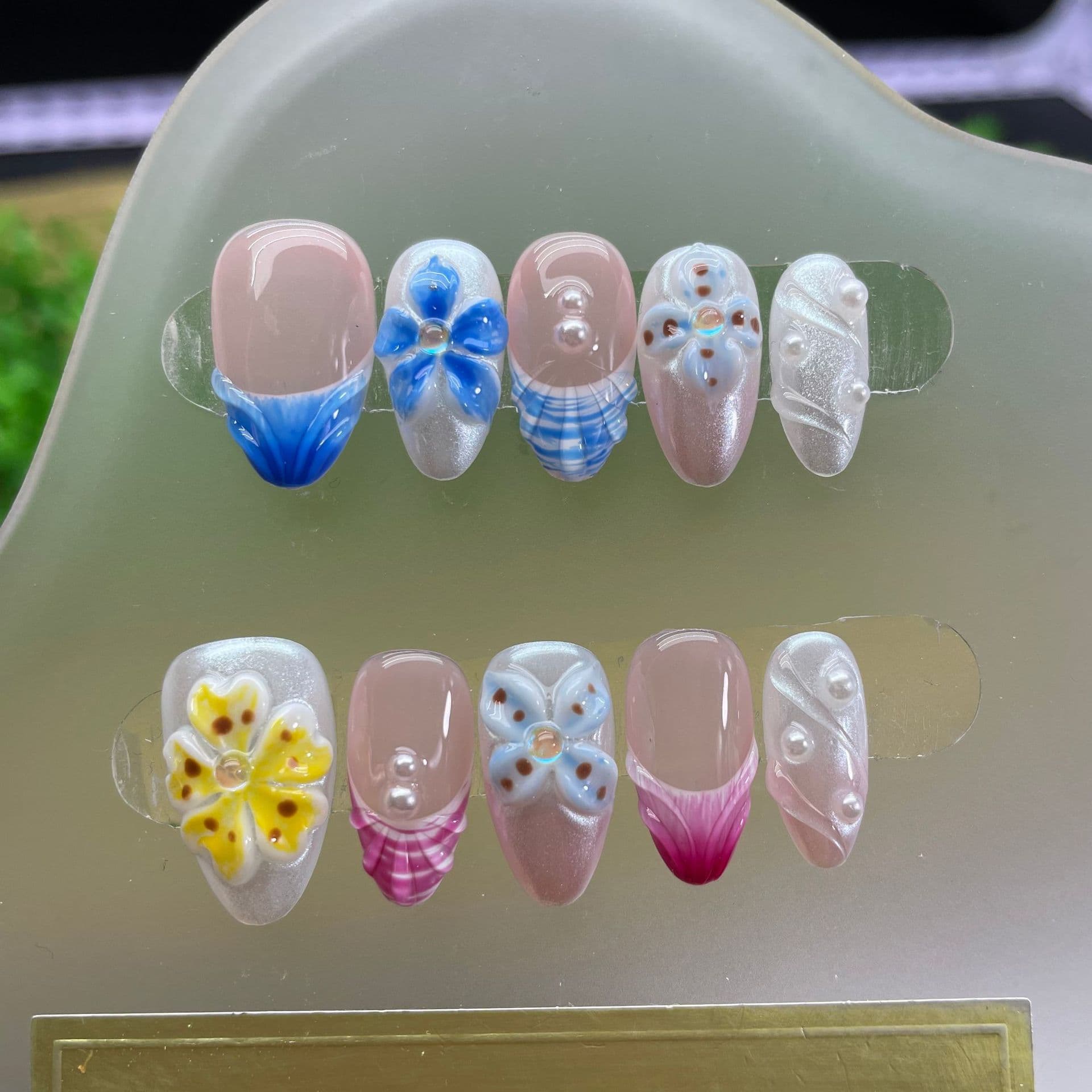 Handcrafted Press-On Nails, Vintage Carved Pattern, Premium Hand-Painted Gold, Slimming White Effect, European-American Almond Shape Press-On Nails
