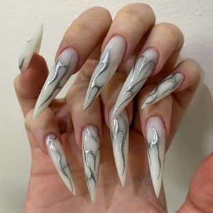 Light Color Brightening Long Stiletto High-Quality Press-On Nails Irregular Flame Stripe Nails