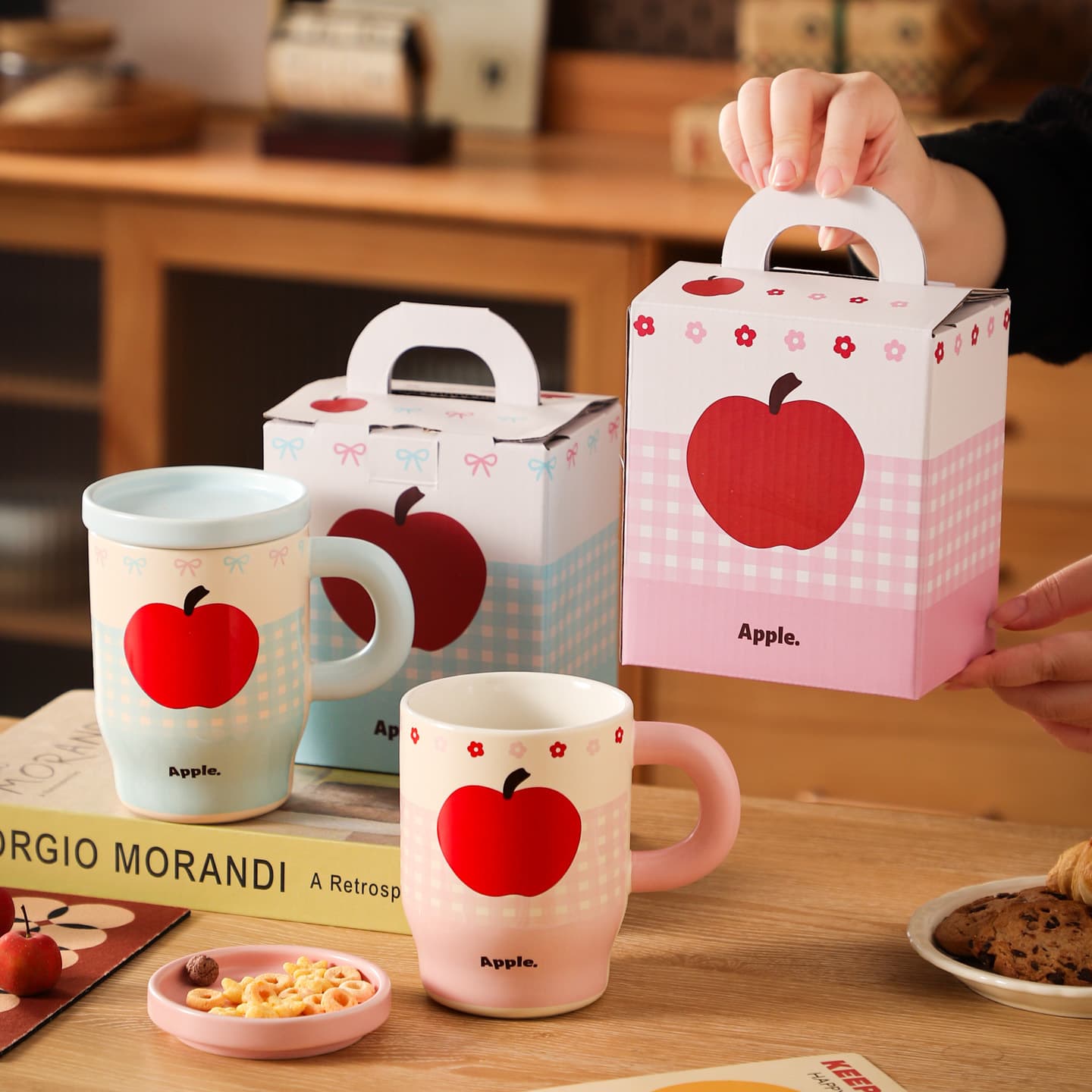 Cream style apple ceramic mug with lid, good-looking home office water cup, couple’s birthday gift for girls