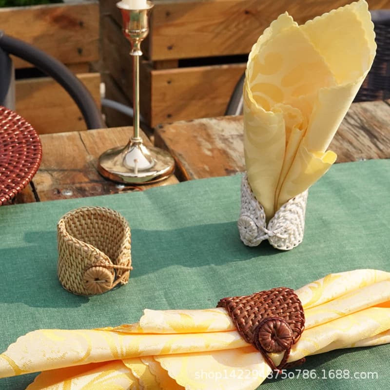 Handmade rattan napkin rings for homestays, restaurants, parties, and hotel tissue paper display.