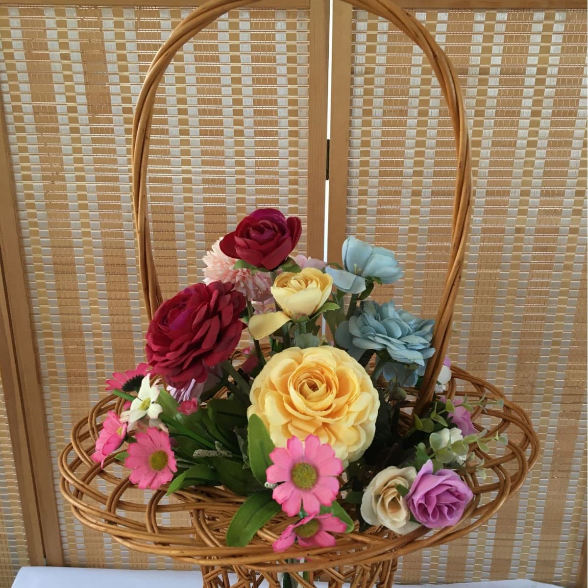 Handwoven flower basket, rattan woven floral art handheld fresh flower wholesale florist wedding shop festival wedding flower basket
