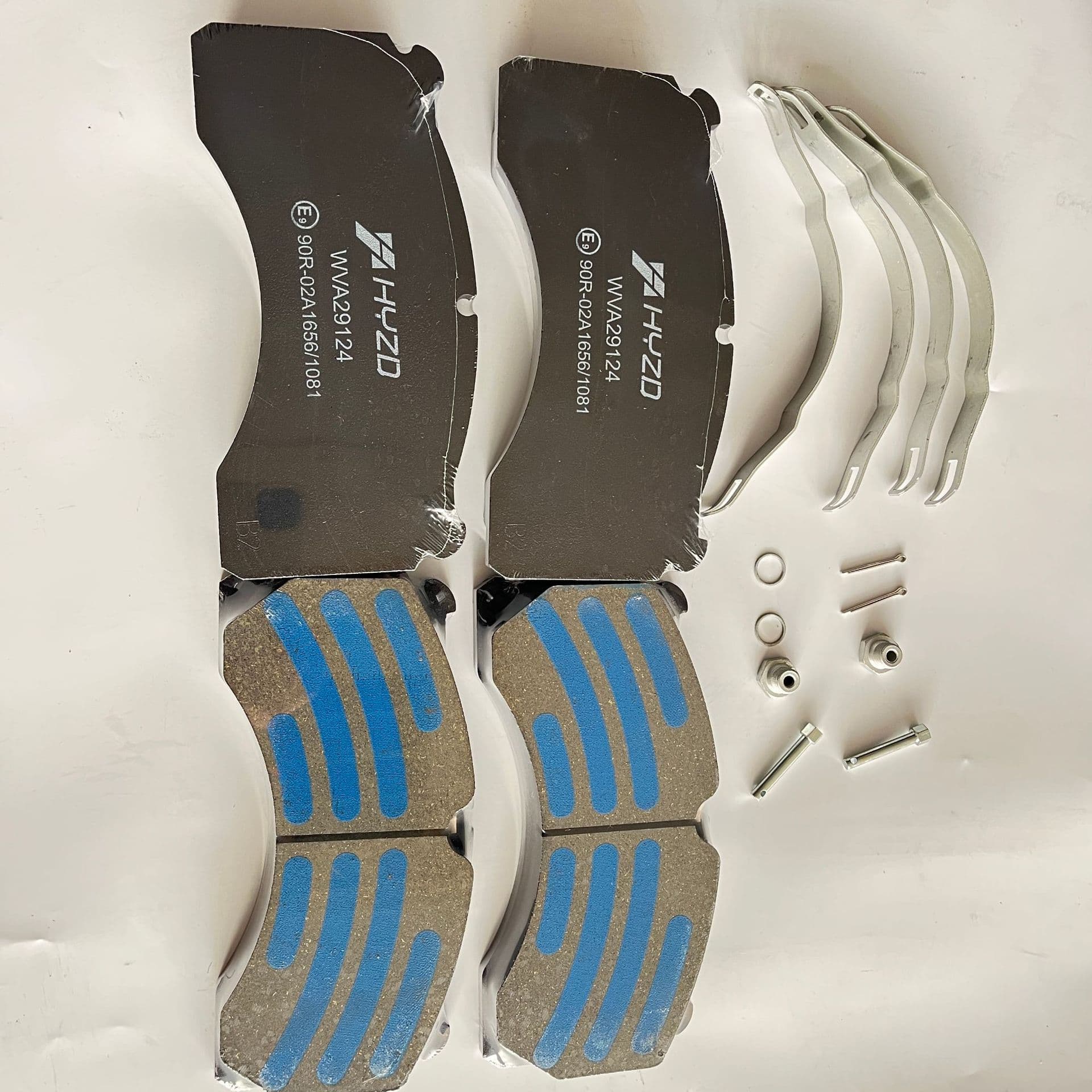 For DAF trucks semi-metallic ceramic brake pads 29124, 150,000 km warranty, various truck models available
