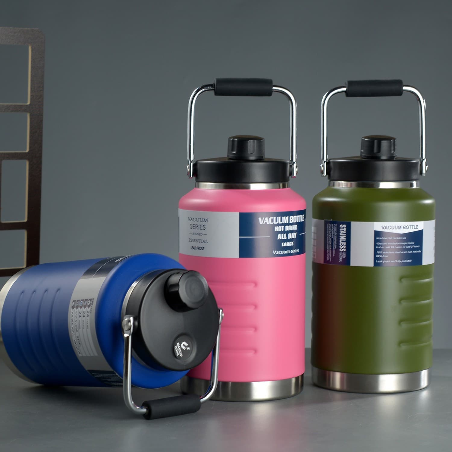 Cross-border Supply 2L Large Capacity Gallon Water Bottle with Magnetic Suction Lid, 304 Stainless Steel Outdoor Portable Sports Water Bottle