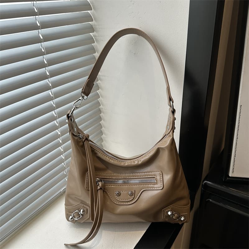 Cross-border Korean Style Large Capacity Underarm Bag Women's Commuter Bag 2026 New Rivet Motorcycle Bag Versatile Crossbody Bag