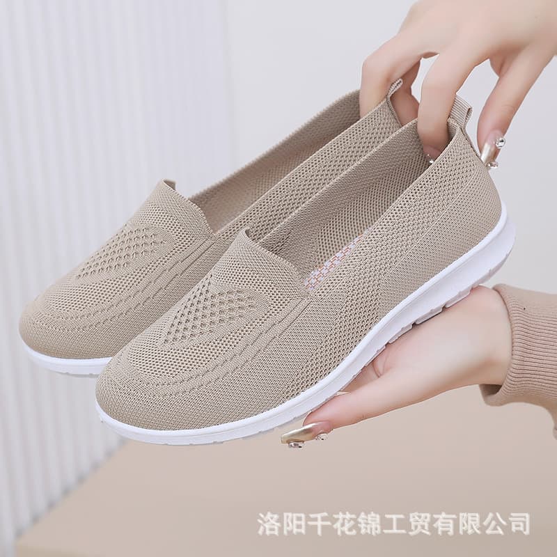 Beijing Ladies Flat Shoes Spring Season One-Touch Fly Knit Breathable Casual Shoes Large Size Ladies Flat Heel Shoes