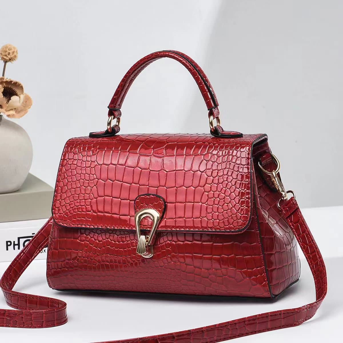 High-end women's bag large capacity crocodile pattern 2023 new women's cross-body bag fashionable temperament versatile French small bag