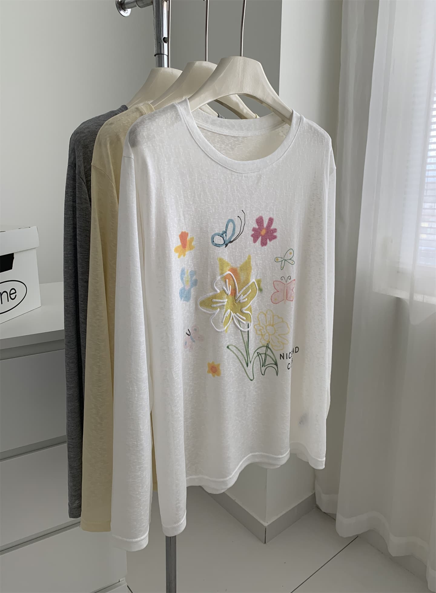 Drapey and Cool Tencel Sun Protection Cover-Up for Women, Spring and Summer, Age-Reducing Korean Style Floral Round Neck Loose Long-Sleeve Air Conditioning Shirt T-Shirt