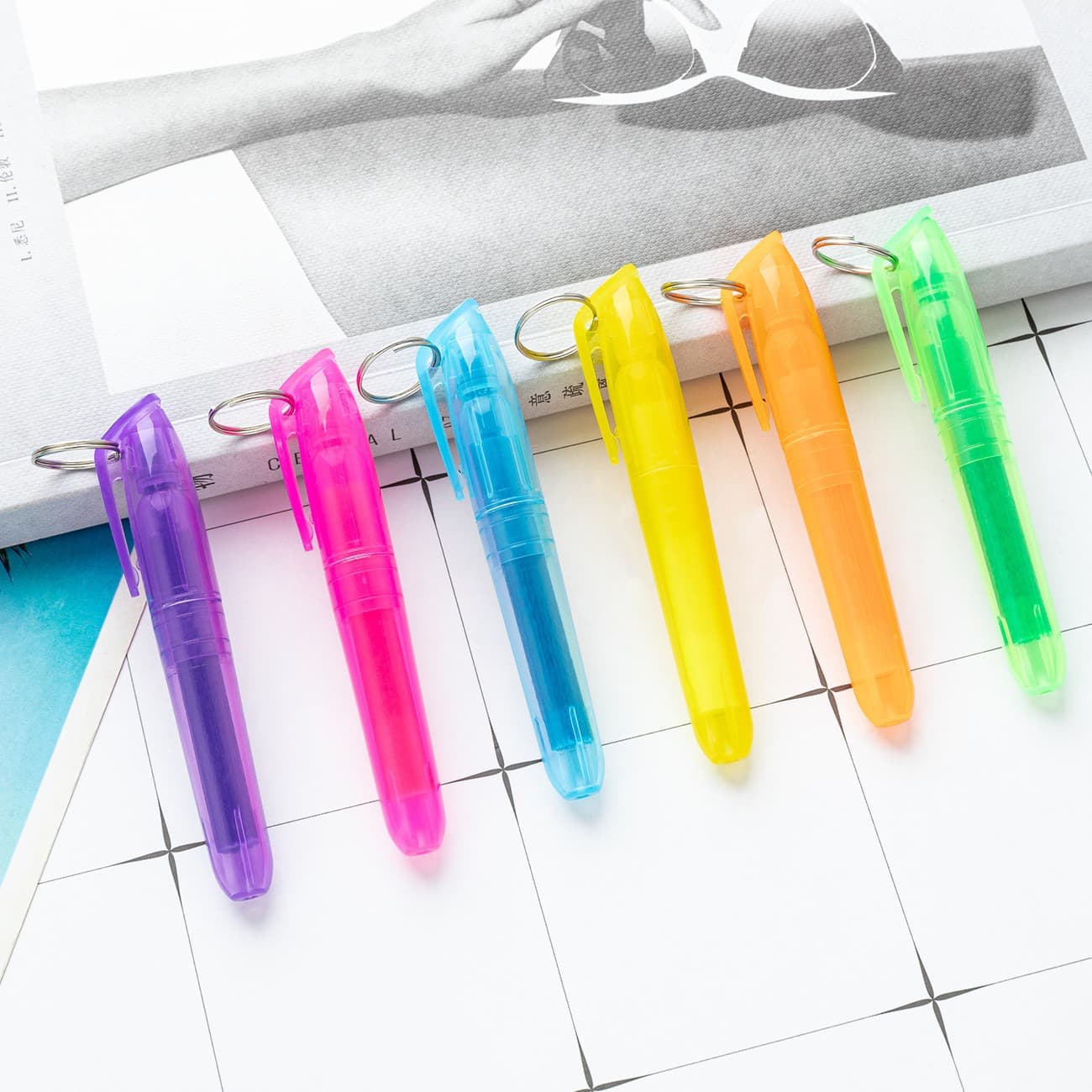 Plastic belt hook highlighter student color single-head highlighter key line mark graffiti hand account marker pen