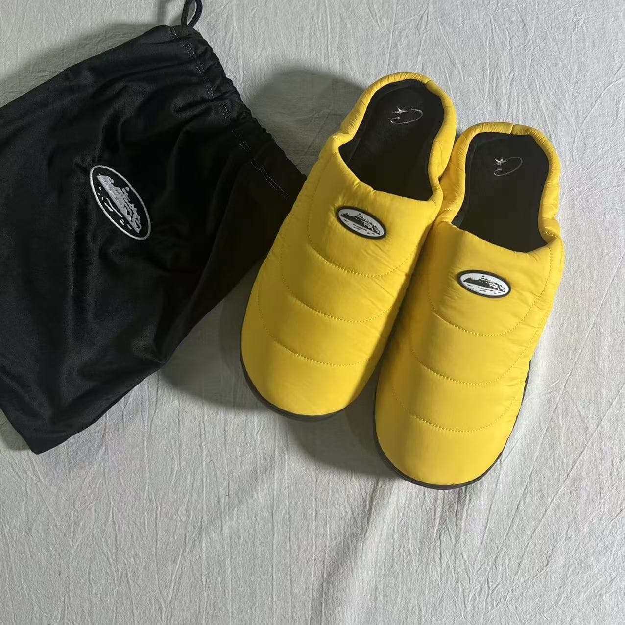 Comfortable Slip-On Corteiz Toe-Protecting Rubber Slippers for Men And Women Street Style Hip Hop Worn-look Footwear