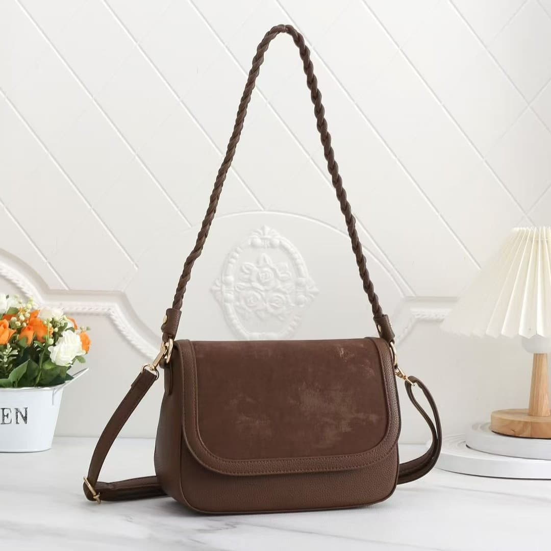 2026 New Retro Color-Block Crossbody Bag Women's Chanel-Style Premium Versatile Shoulder Bag Fashionable Chic Small Square Bag
