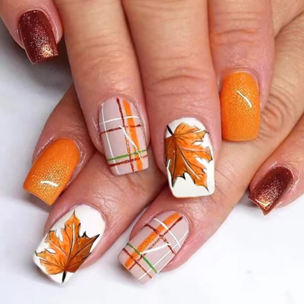 Short Square Armor Bright Face Autumn and Winter Nail Art Set Maple Leaf Color Block European and American Vintage Wear Armor Ins False Nails 24 Pieces