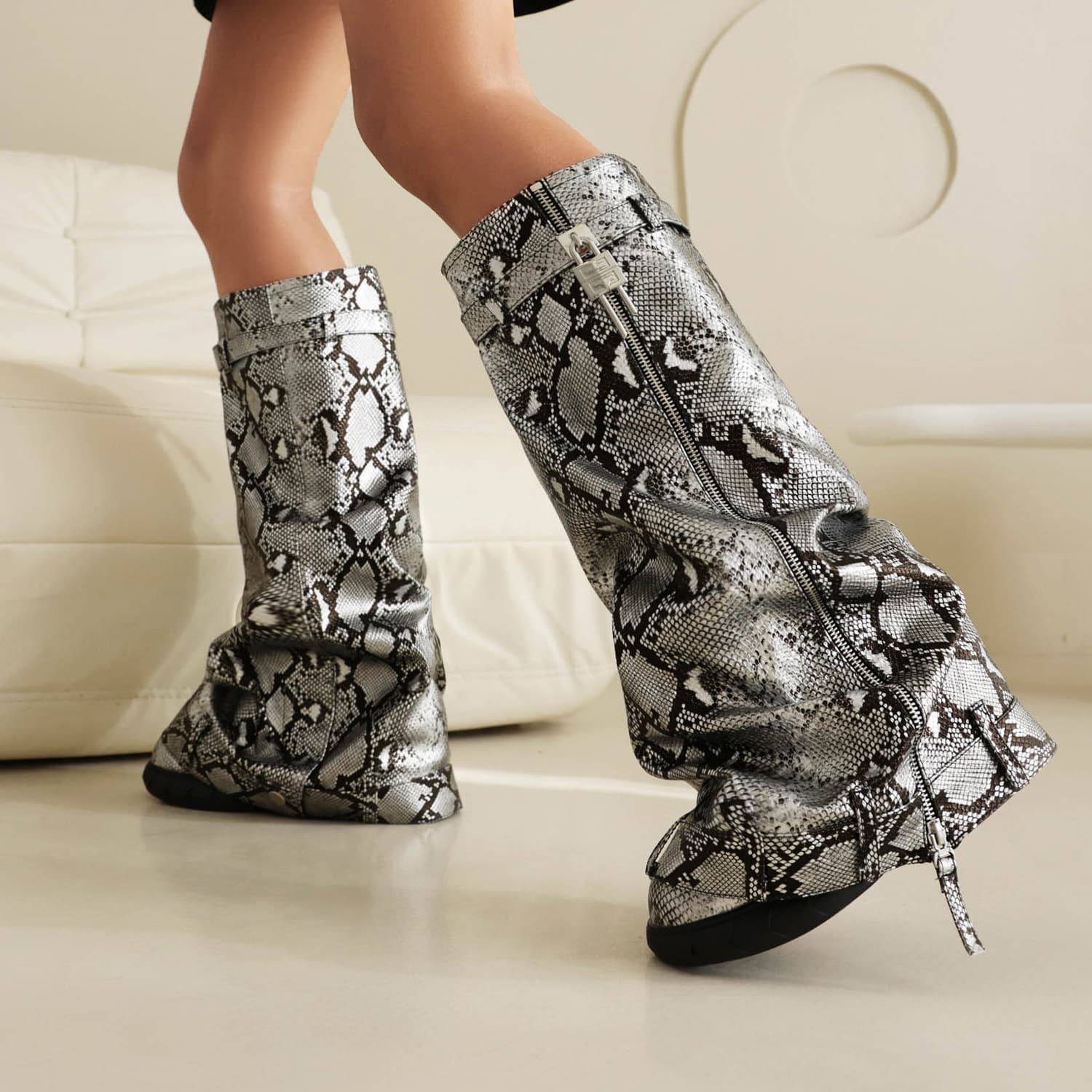 48 Winter New European American Round Toe Stacked Boots Women Belt Buckle High Tube Knight Boots Pleated Long Boots Leather Pants Tube Boots