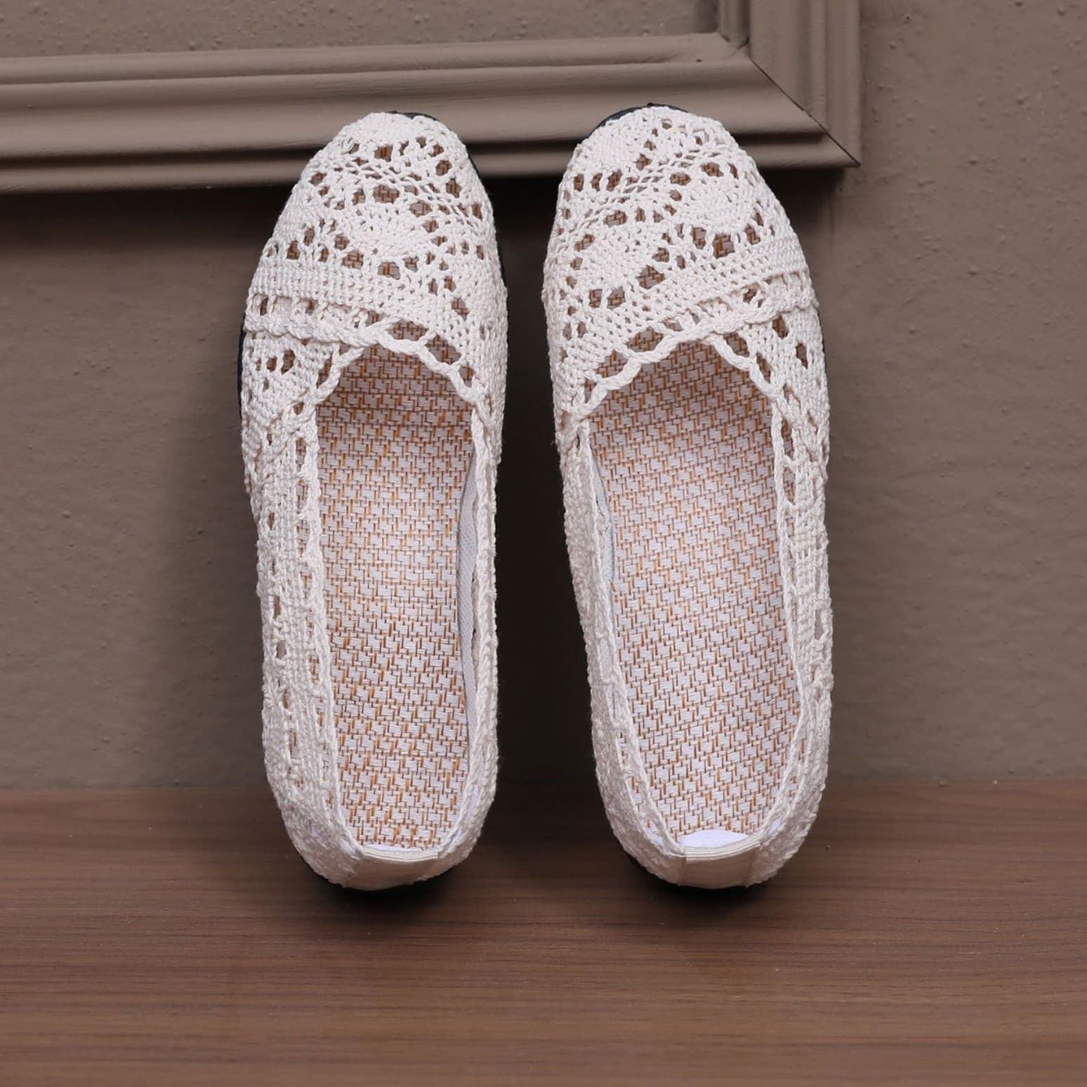 Summer New Style Old Beijing Women's Mesh Shoes Breathable Mesh Fabric Shoes Ethnic Style Hollow Lace Women's Shoes Flat Bottom Maternity Shoes