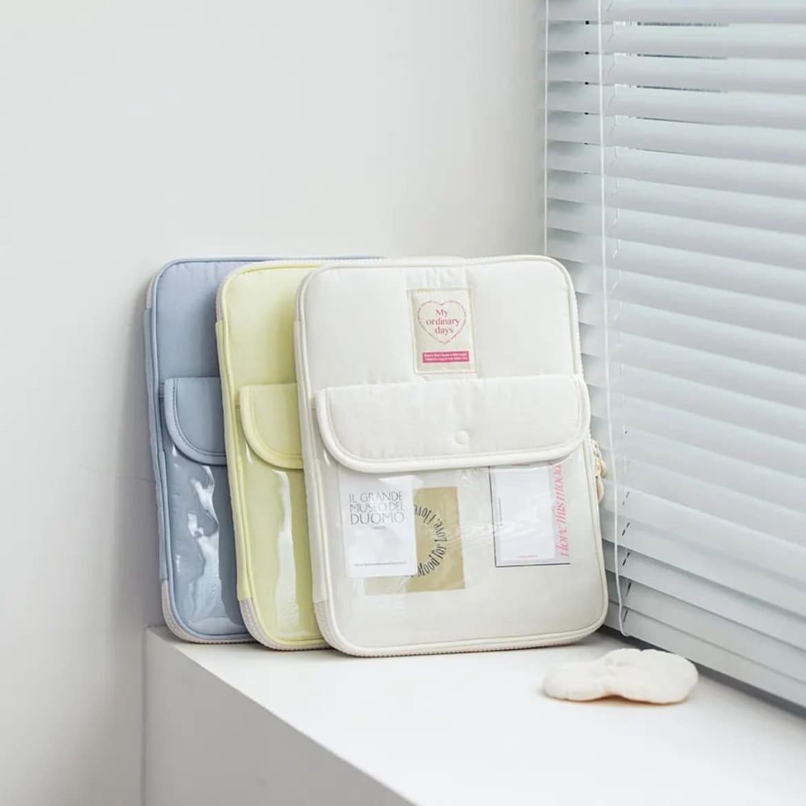 Korean new The m**dle st**io 11/13-inch iPad snap-button pocket tablet storage bag.