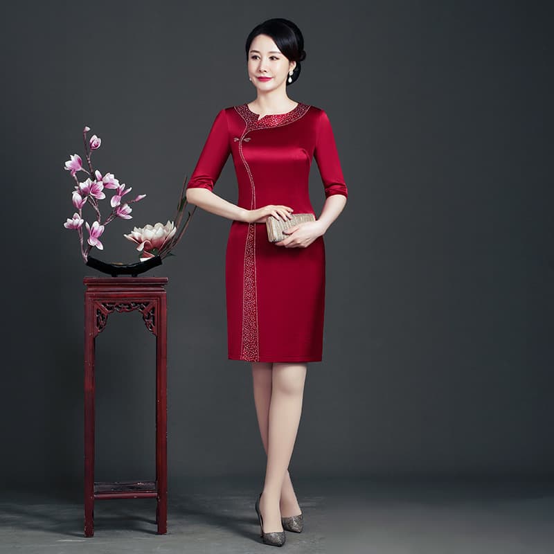 High-end Mother of the Bride/Groom Dress for Wedding Banquet, Young Style, Elegant Fitted Modified Cheongsam, Fashionable