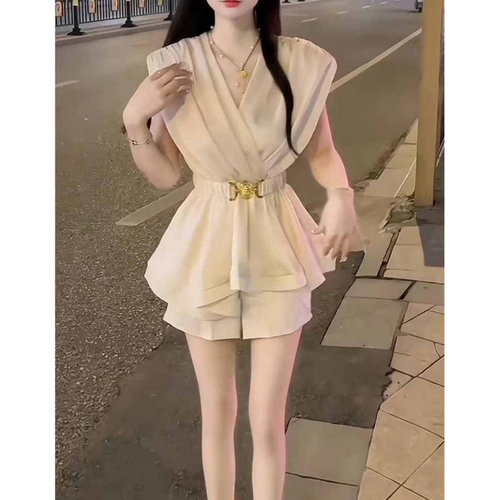 Salt-style Light Mature Two-Piece Set Summer High-End Fashion V-Neck Sleeveless Top High-Waist Shorts Set for Women