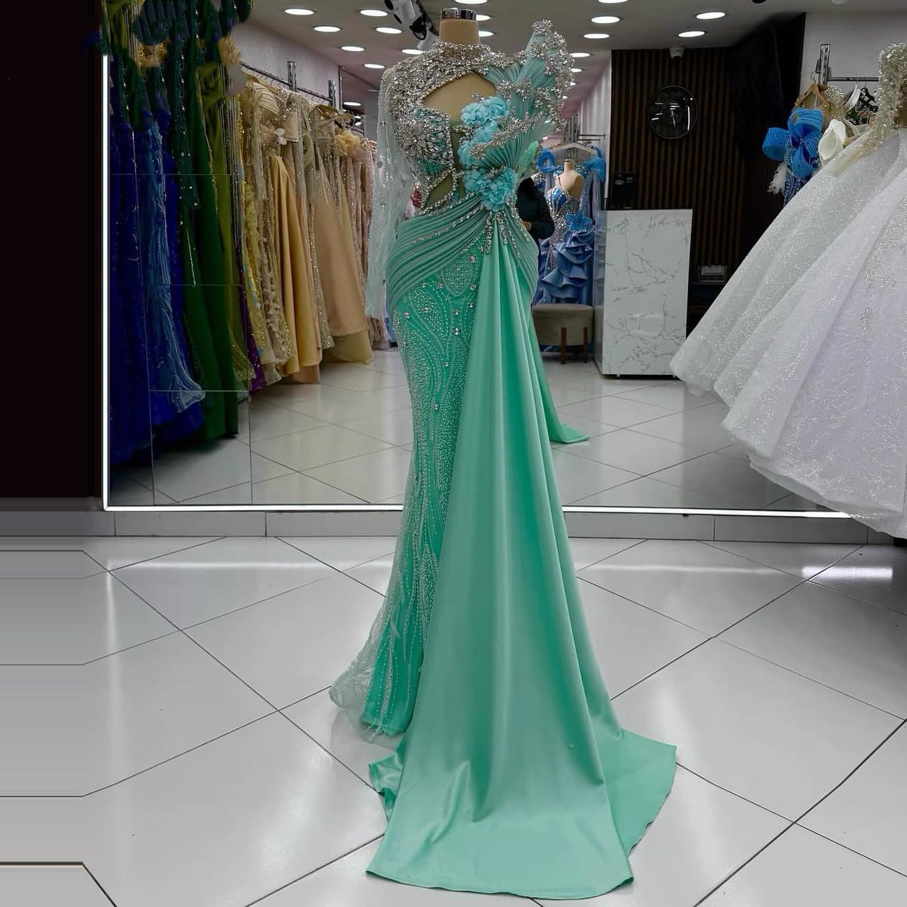 New Evening Dress Heavy Lace Slim Fishtail Banquet Party Wedding Dress