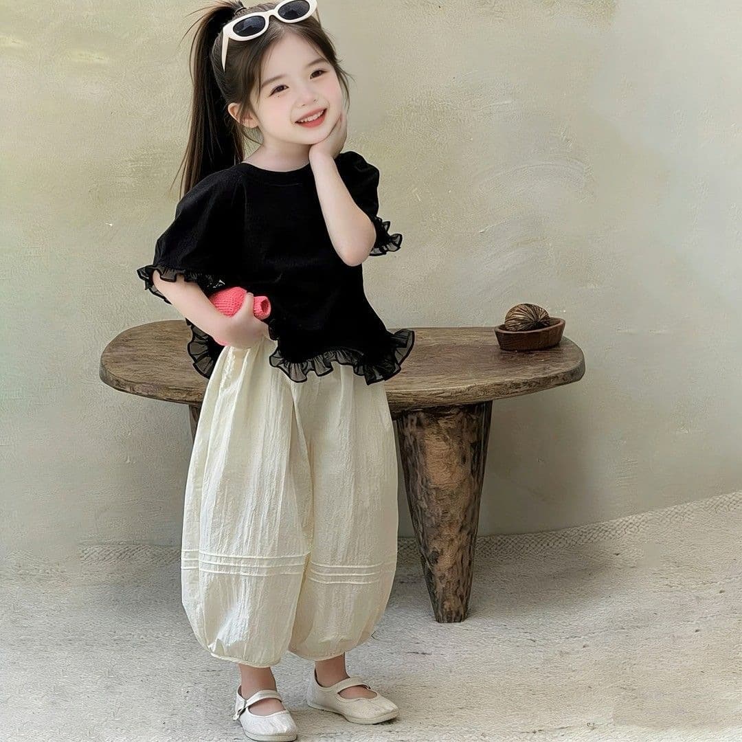Korean girls' lace short-sleeved shirts for summer children's fashionable new design tops and bloomers suits