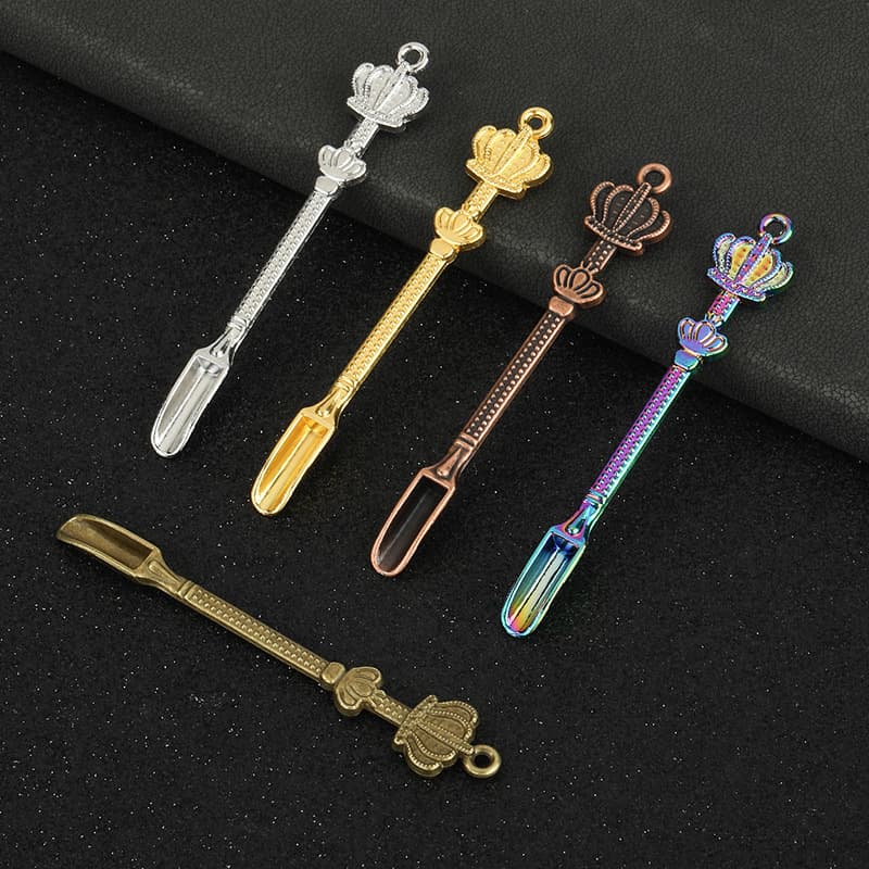Factory direct sales of new crown-shaped portable metal cigarette spatula, pipe accessories, cigarette paste spoon and small cigarette spatula