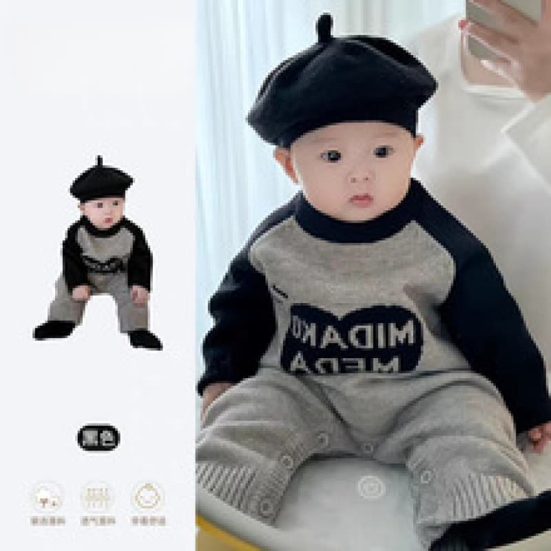 Early autumn clothes for small month-old babies, baby autumn jumpsuits, super cute and fashionable infant knitted crawl clothes, full-month clothes