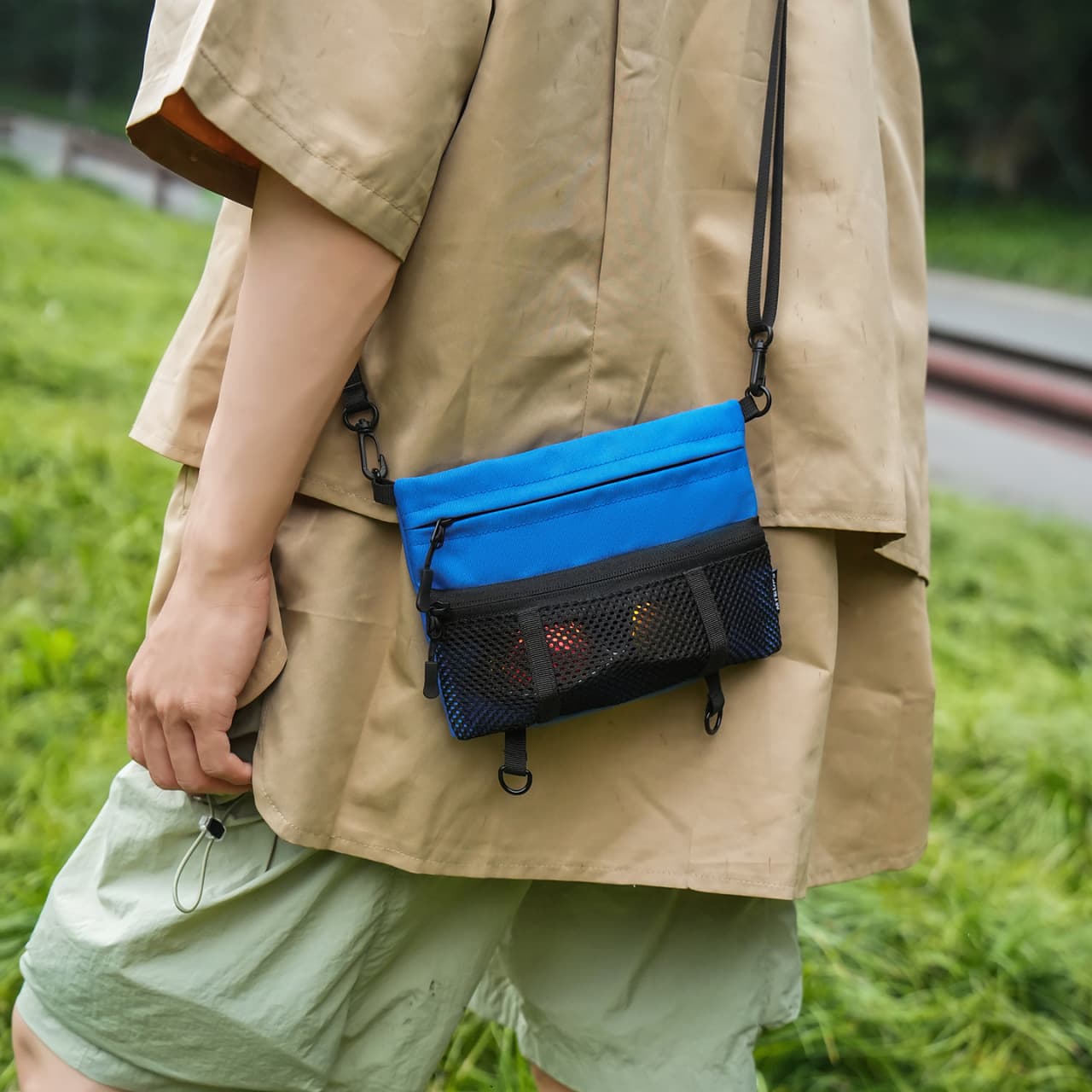 Trendy sports crossbody bag, mountain hiking shoulder bag, travel outdoor commuting and cycling, lightweight envelope bag for men and women