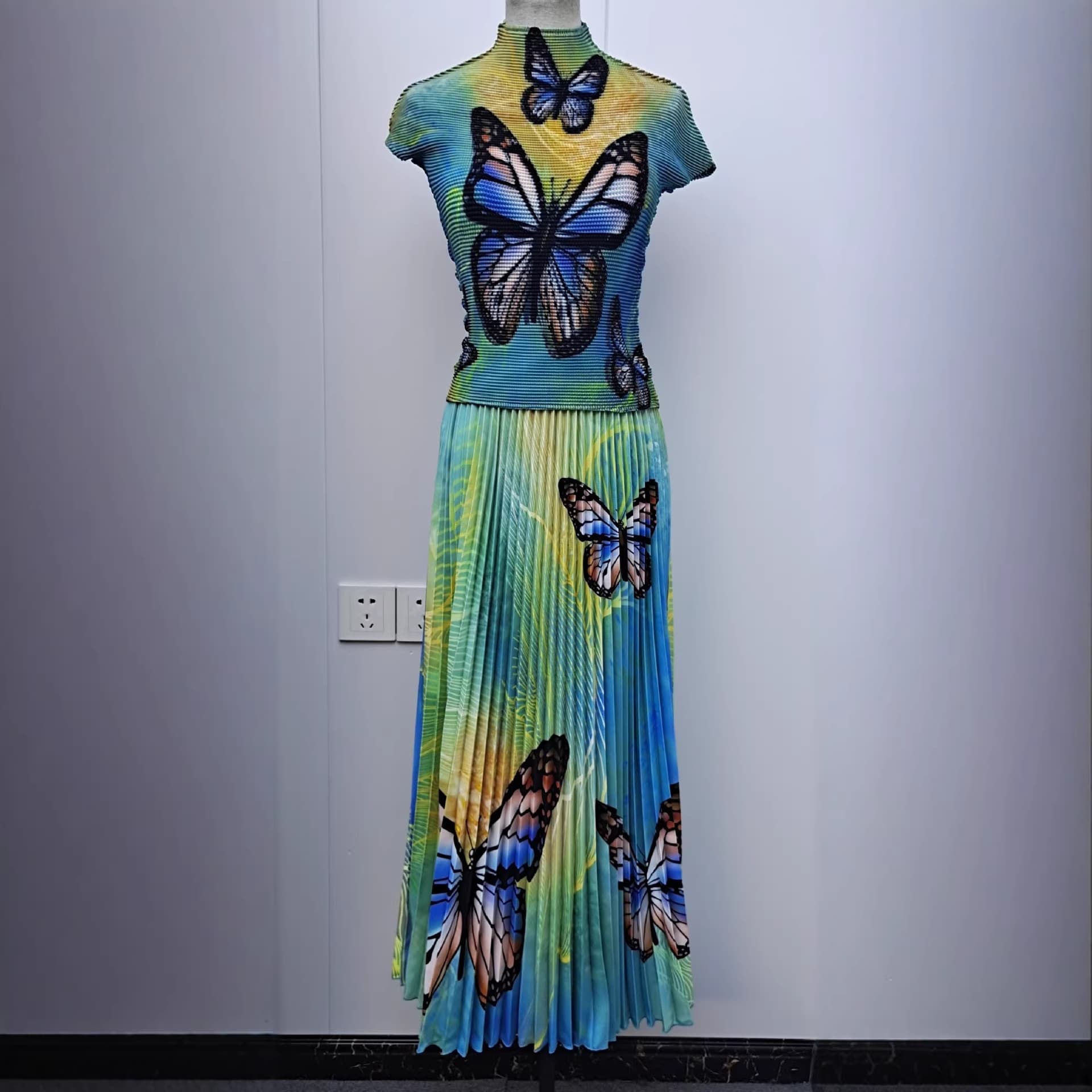 Miyake Pleated Top and Skirt Set Butterfly Print Corn Pleat Short Sleeve Organza Pleated Midi Skirt Long Skirt Two-Piece Set