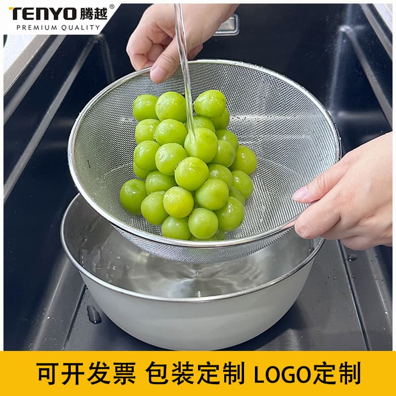 Customizable 304 stainless steel mixing bowls, Japanese-style measured basins, spray-colored stirring and dough mixing bowls for baking, egg beating, and salads.