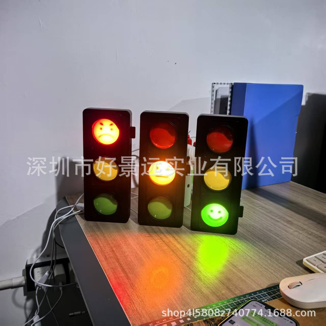 Cross-border Printed Desktop Traffic Light with Emoji Social Signal Light