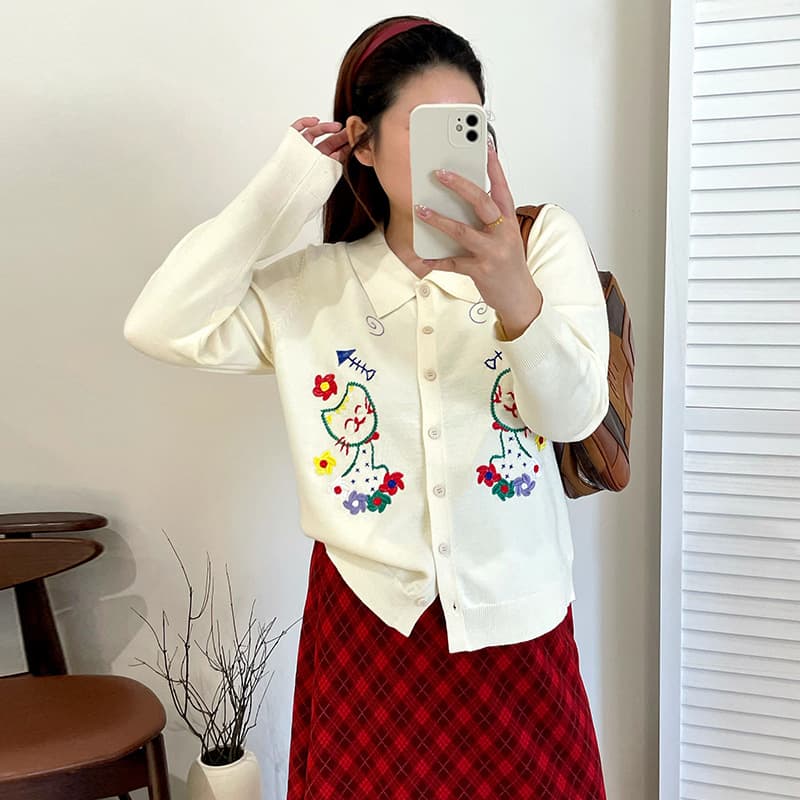 Plus Size Women's Polo Neck Embroidered Cat Top Cardigan 2025 Winter Loose Knit Sweater 23626