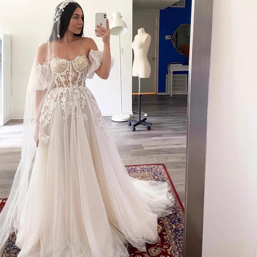 One-shoulder light wedding dress, bride's wedding dress, cross-border European and American new wedding dress, wedding dress with small tail