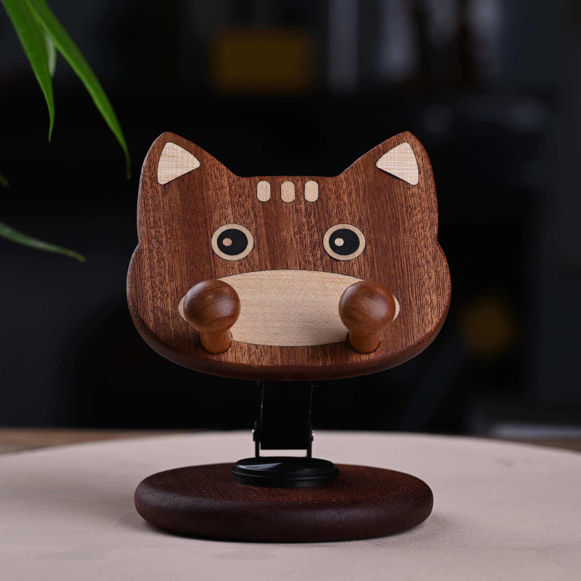 Cute Lucky Cat Zodiac Solid Wood Mobile Phone Stand Desktop Ornaments Creative Office Decorations Wooden Craft Ornaments