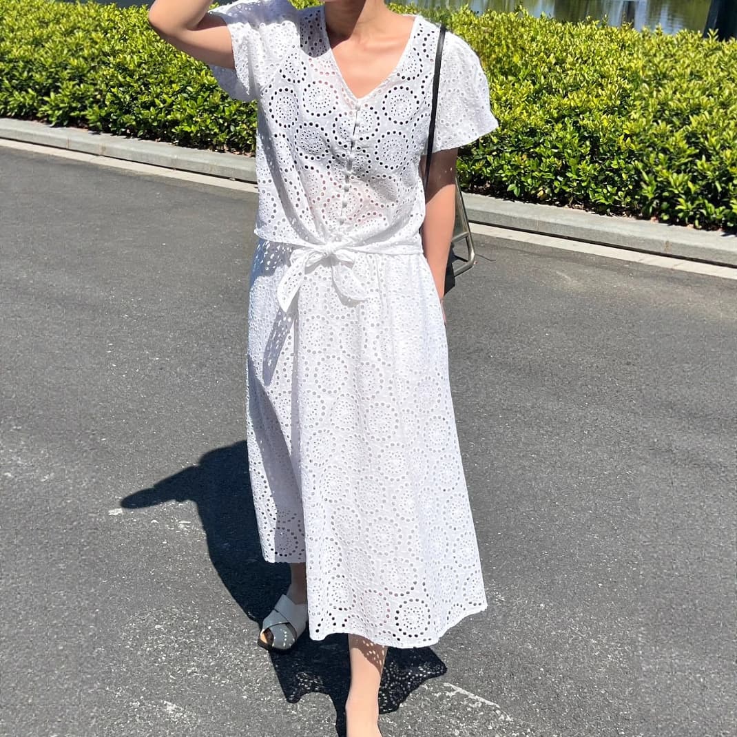 Roman Holiday, 2025 Summer New Arrival, Niche Design, Heavy Embroidery Cutout V-Neck Lace Top + Skirt