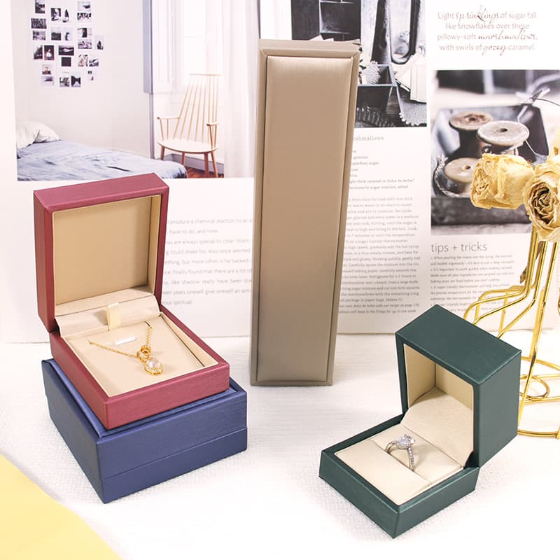 New Light Luxury Brushed PU Leather Jewelry Box Storage Organizer for Rings Necklaces Bracelets Bangles Jewelry Accessories In Stock Wholesale