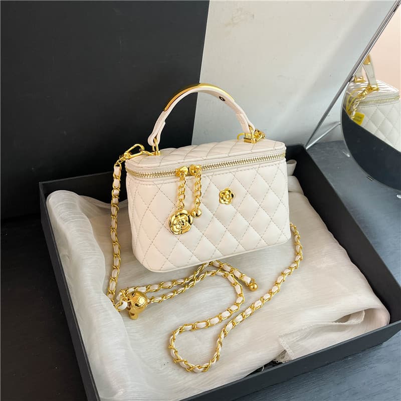 High-End Large-Capacity Niche Light Luxury Commuter Versatile Cosmetic Bag Fashionable Cross-Border Women's Trendy Shoulder Crossbody Bag