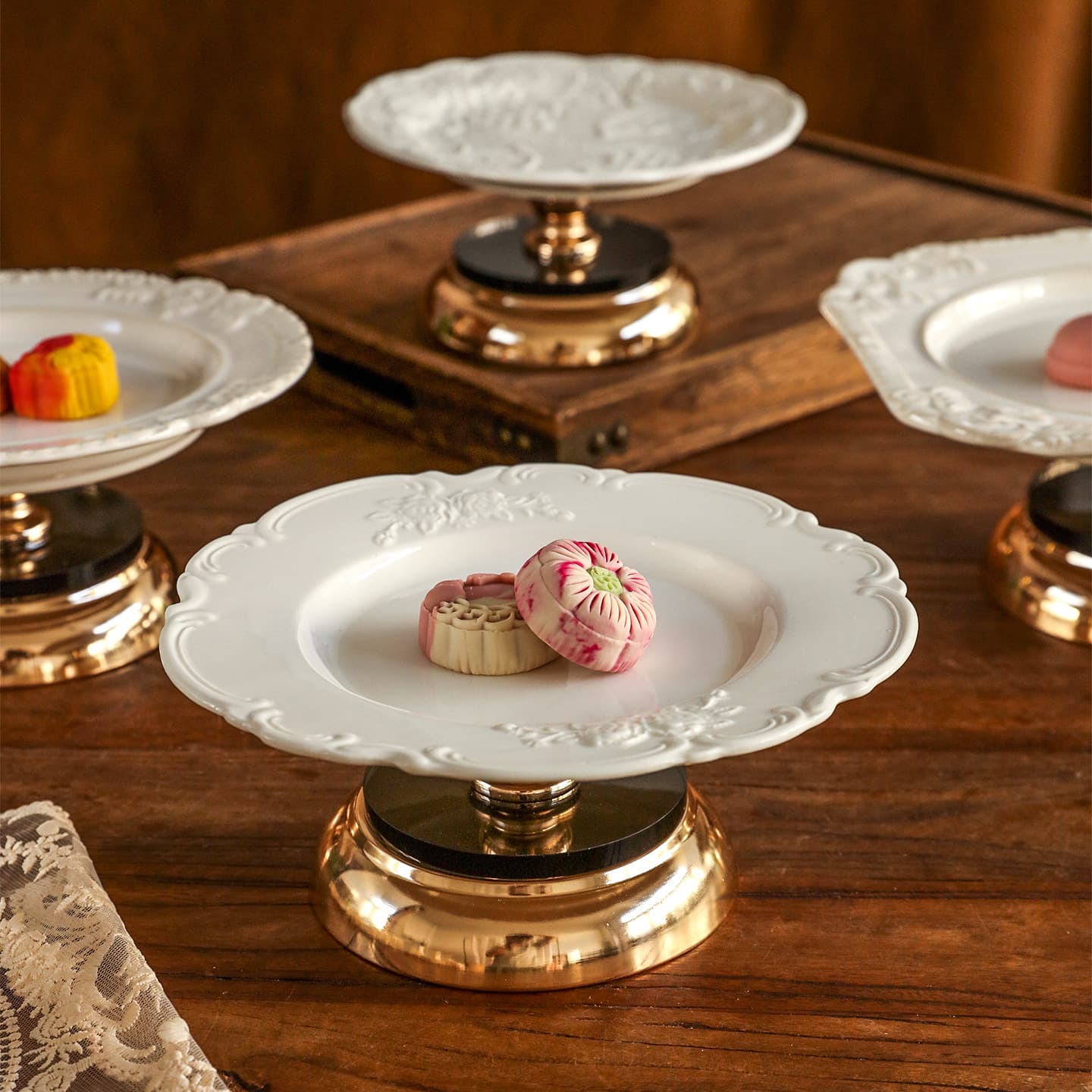 Vintage Embossed Cake Tray Snack Candy Storage Plate Afternoon Tea Dessert Plate Light Luxury Ceramic High-Foot Pastry Plate