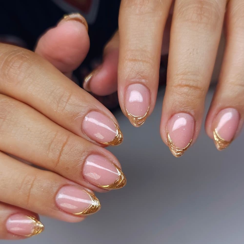 3D Embossed Pink False Nails Almond Short Wearable Nail Tips 30pcs Gold French Nail Art Stickers