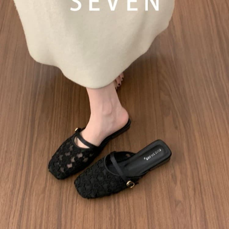 Summer Breathable Hollow Flat Shoes for Women 2026 New Style Square Toe Soft Leather Single Strap Buckle Gentle Evening Style Flats