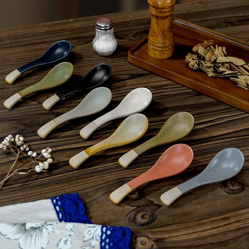 Japanese simple ceramic spoon rice spoon spoon spoon spoon restaurant restaurant creative stoneware kiln into small spoon