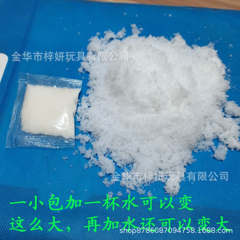 Manufacturer supplies 10g bags of artificial snow powder, mixes with water to create realistic snow, artificial snow, Christmas decorations.